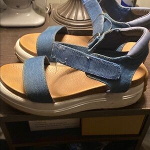 Blue Denim Platform Sandals Youth girl’s Sz 4